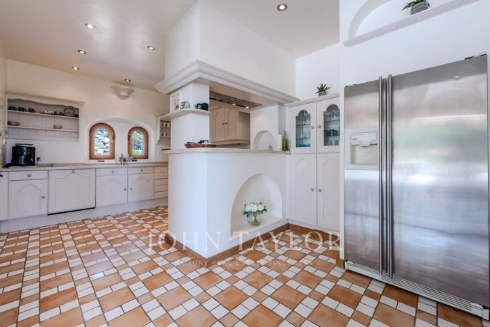 Image No.11-6 Bed House for sale