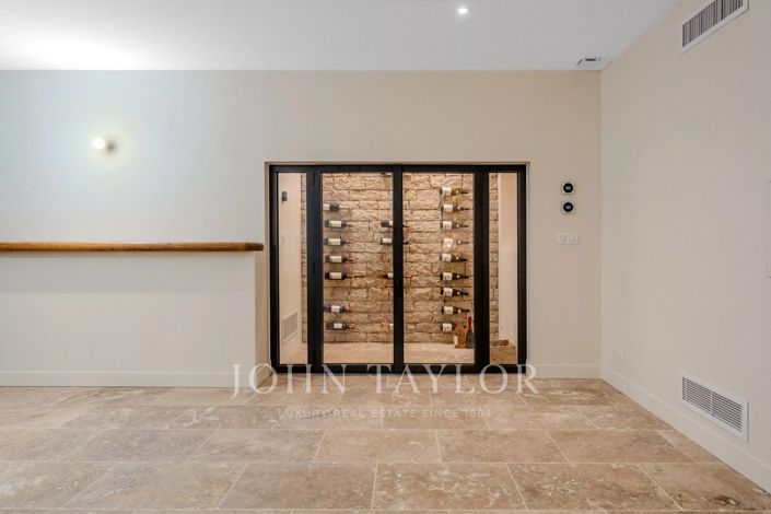 Image No.24-6 Bed House for sale