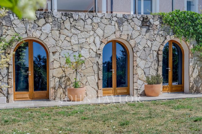 Image No.4-6 Bed House for sale