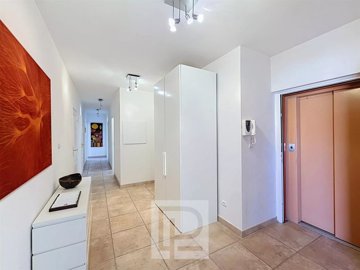 ava42q3m584rj7bm10