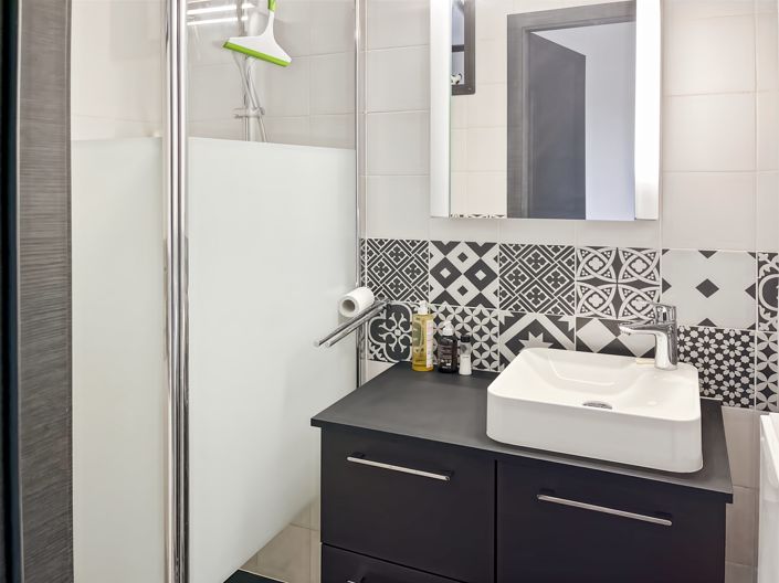 Image No.18-6 Bed House for sale