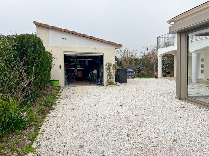 Image No.25-6 Bed House for sale