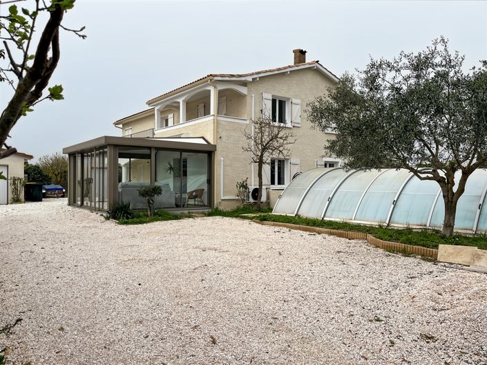 Image No.30-6 Bed House for sale