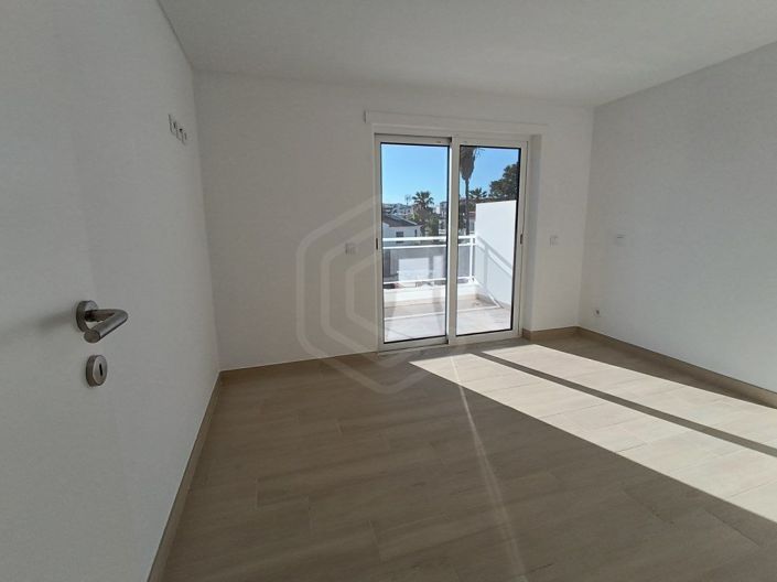 Image No.10-4 Bed Apartment for sale