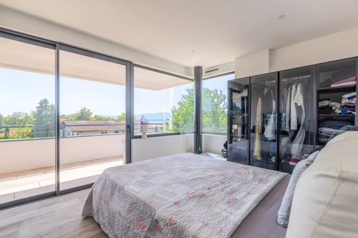 Image No.10-5 Bed House for sale