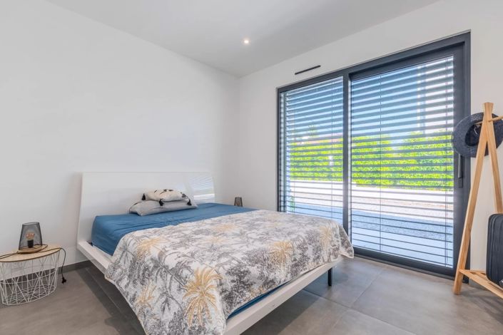 Image No.11-5 Bed House for sale
