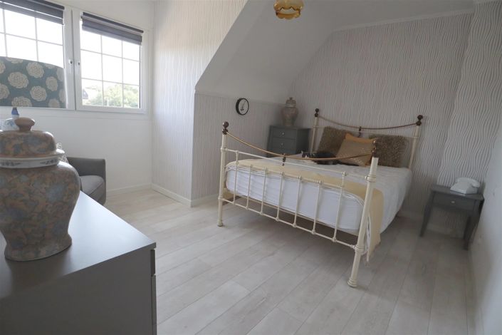 Image No.8-3 Bed House for sale