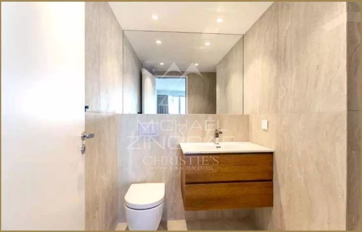 Image No.18-6 Bed House for sale