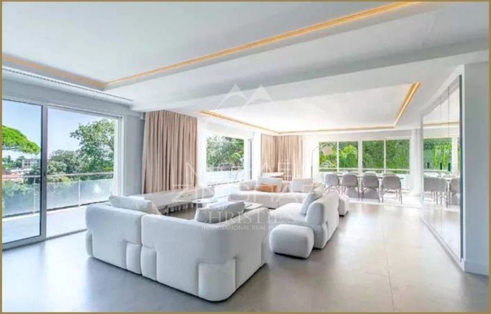 Image No.9-6 Bed House for sale