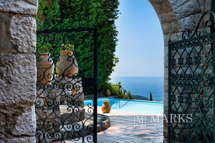 Image No.24-7 Bed House for sale