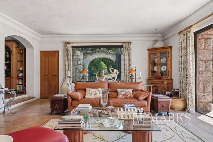Image No.7-7 Bed House for sale