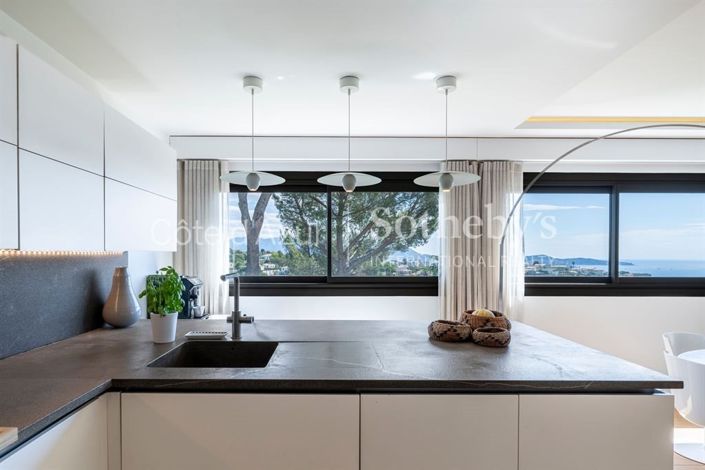 Image No.8-4 Bed House for sale