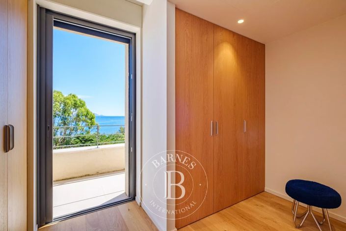 Image No.12-5 Bed House for sale