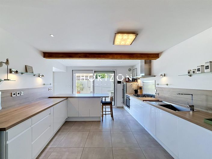 Image No.24-3 Bed House for sale