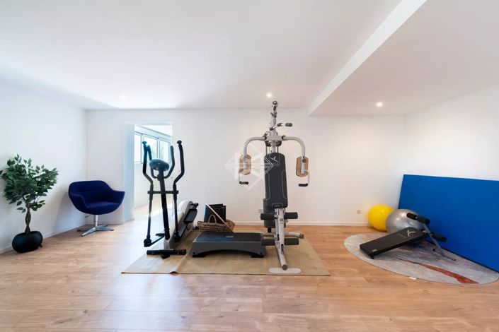 Image No.16-5 Bed House for sale