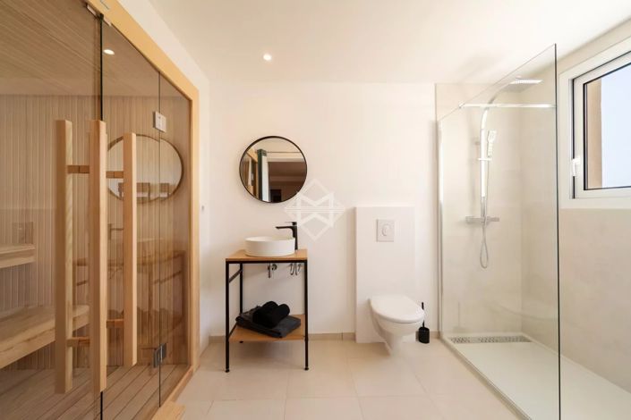 Image No.17-5 Bed House for sale