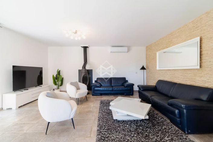 Image No.7-5 Bed House for sale