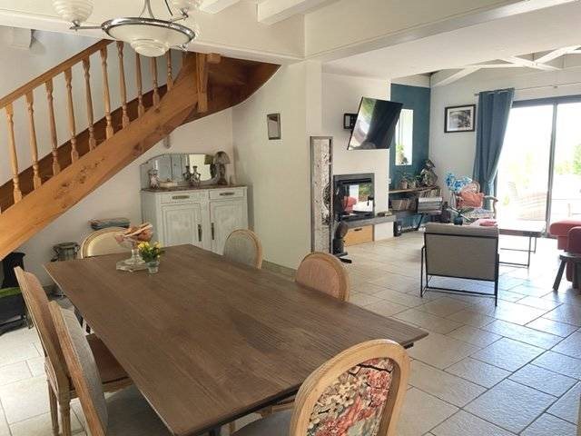 Image No.6-5 Bed House for sale