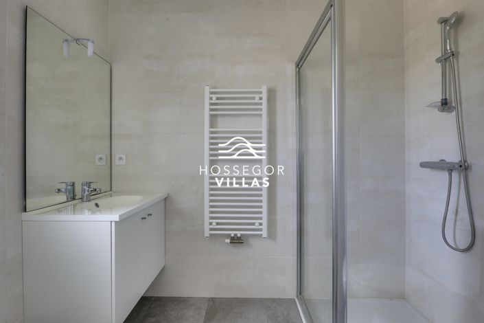 Image No.10-3 Bed House for sale