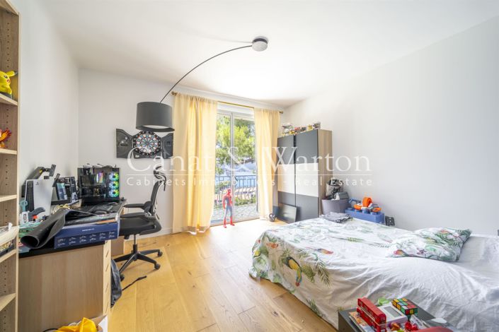Image No.20-5 Bed House for sale