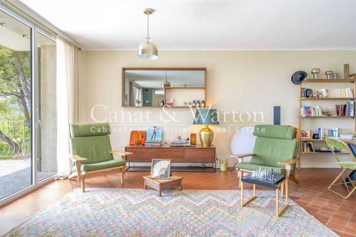 Image No.6-5 Bed House for sale