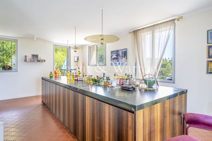 Image No.8-5 Bed House for sale