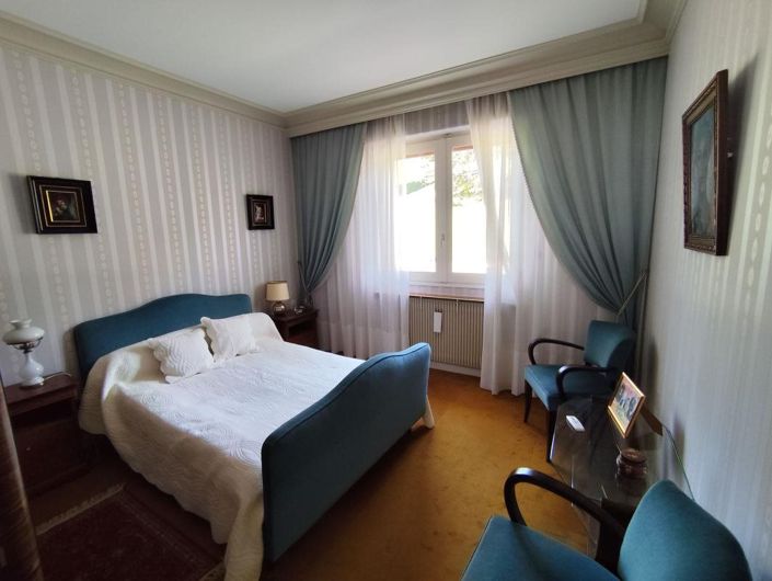 Image No.8-5 Bed House for sale
