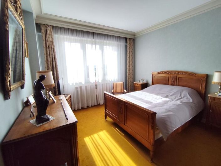 Image No.9-5 Bed House for sale