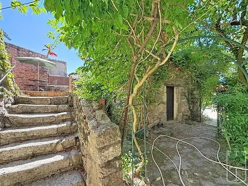 Image No.6-6 Bed House for sale