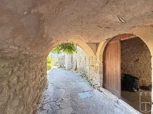 Image No.9-6 Bed House for sale