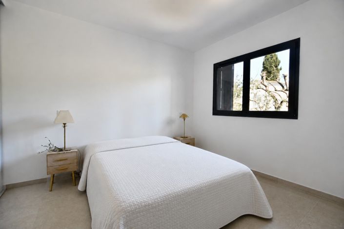 Image No.10-4 Bed House for sale