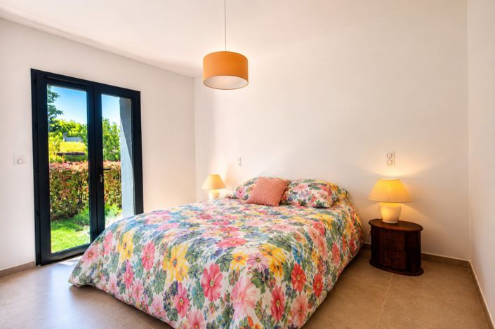 Image No.12-4 Bed House for sale