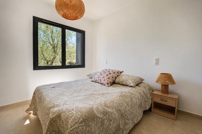 Image No.8-4 Bed House for sale