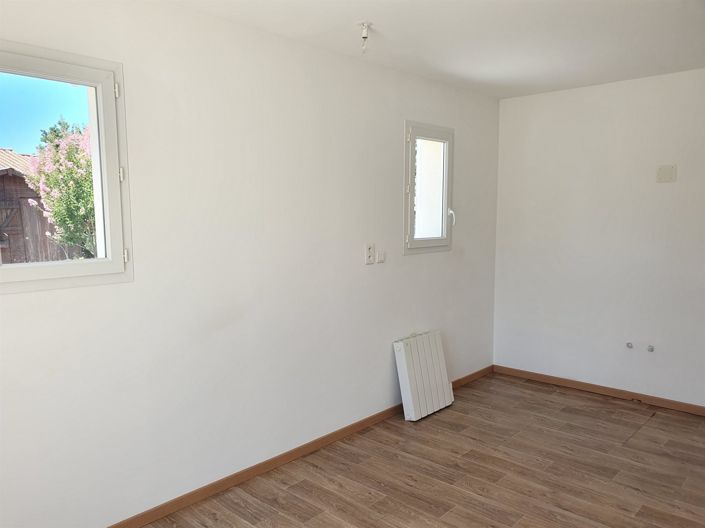 Image No.8-3 Bed House for sale