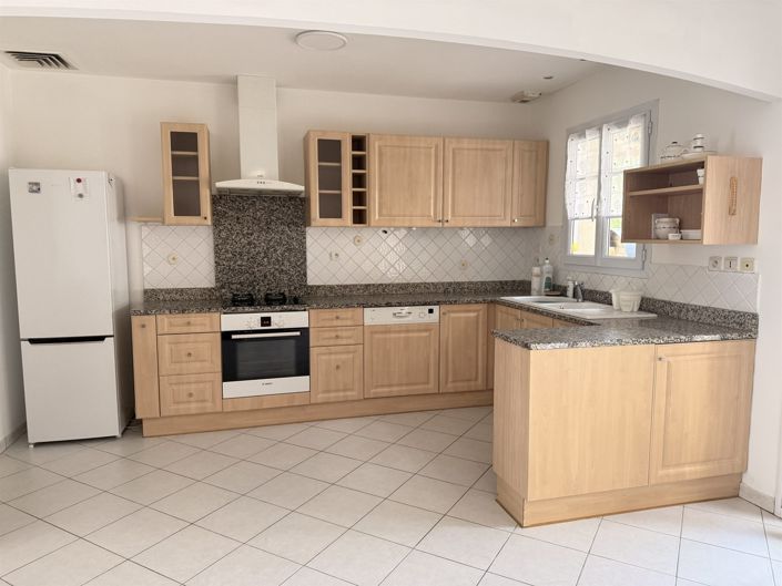 Image No.6-5 Bed House for sale