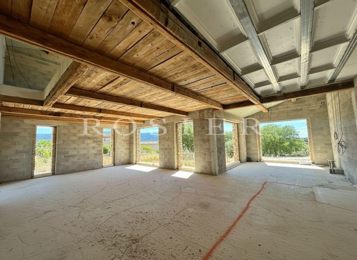 Image No.2-4 Bed House for sale
