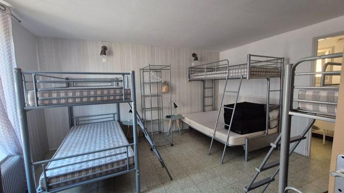 Image No.8-10 Bed House for sale