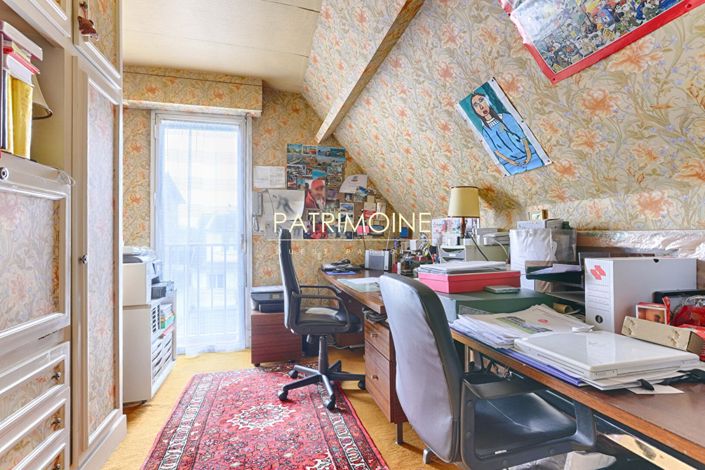Image No.10-3 Bed House for sale