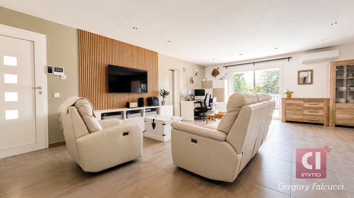 Image No.8-4 Bed House for sale