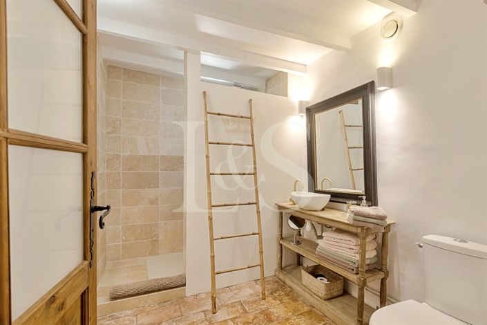 Image No.15-11 Bed House for sale
