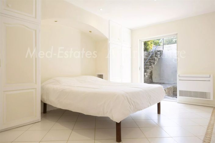 Image No.22-5 Bed House for sale