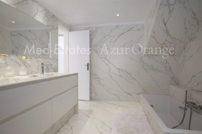 Image No.24-5 Bed House for sale