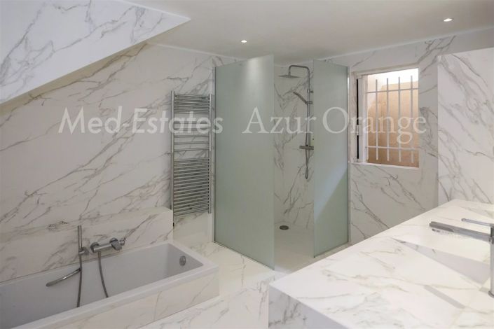Image No.26-5 Bed House for sale
