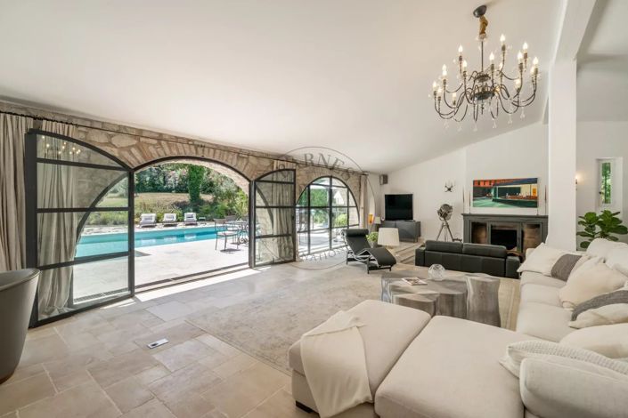 Image No.7-5 Bed House for sale