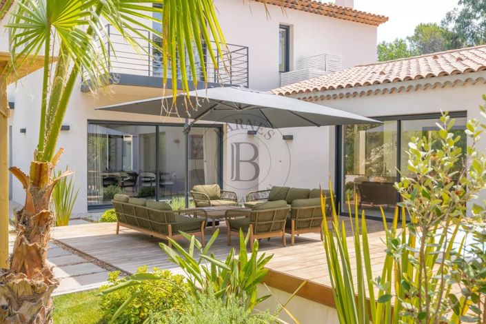 Image No.10-5 Bed House for sale