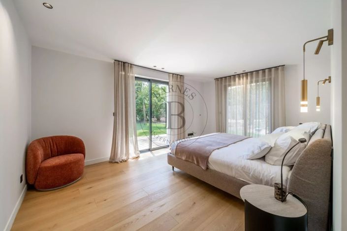 Image No.11-5 Bed House for sale