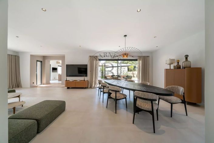 Image No.21-5 Bed House for sale