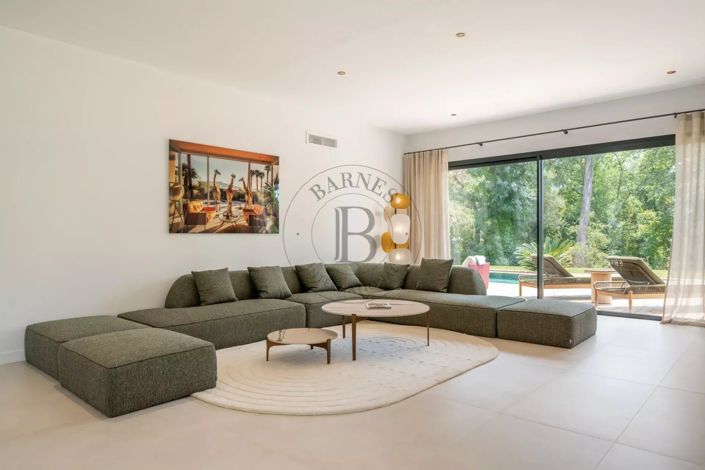 Image No.22-5 Bed House for sale