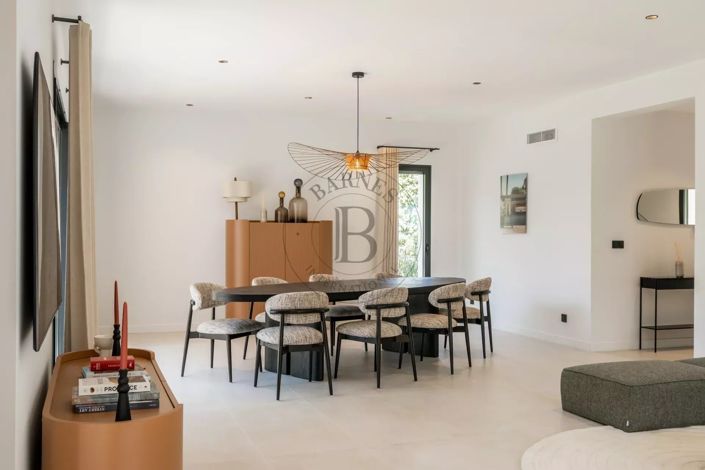 Image No.24-5 Bed House for sale