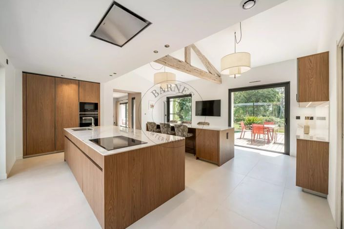 Image No.26-5 Bed House for sale
